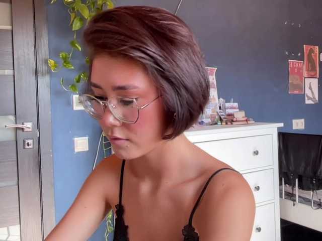 Mikiora live cam on BongaCams
