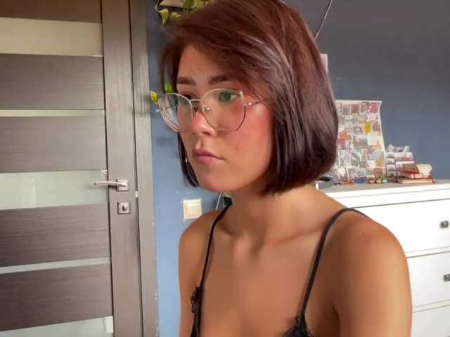 Mikiora live cam on BongaCams