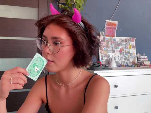 Mikiora live cam on BongaCams