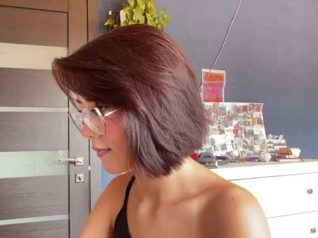 Mikiora live cam on BongaCams