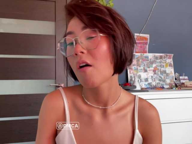 Mikiora live cam on BongaCams