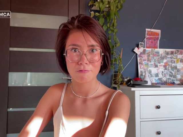 Mikiora live cam on BongaCams