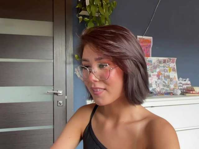 Mikiora live cam on BongaCams