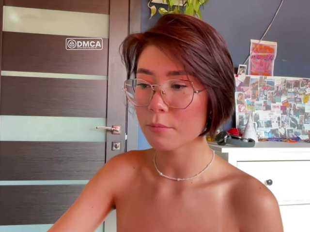 Mikiora live cam on BongaCams