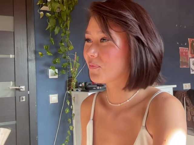 Mikiora live cam on BongaCams