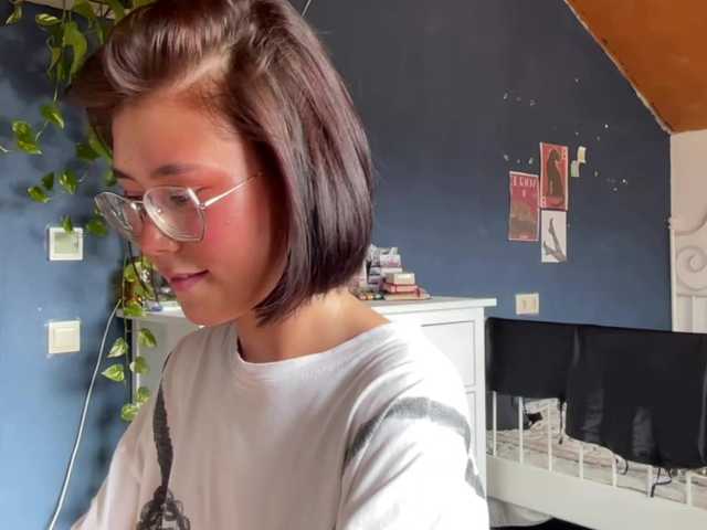 Mikiora live cam on BongaCams