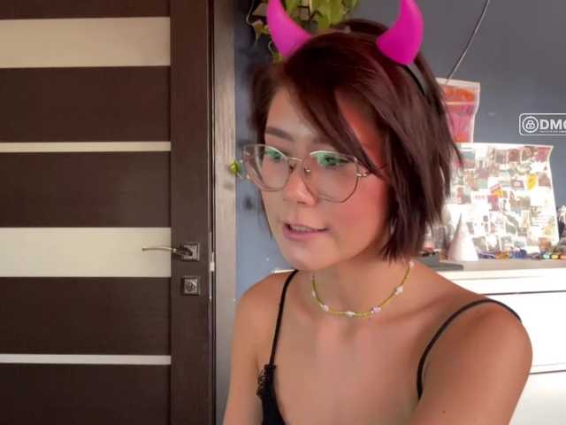 Mikiora live cam on BongaCams