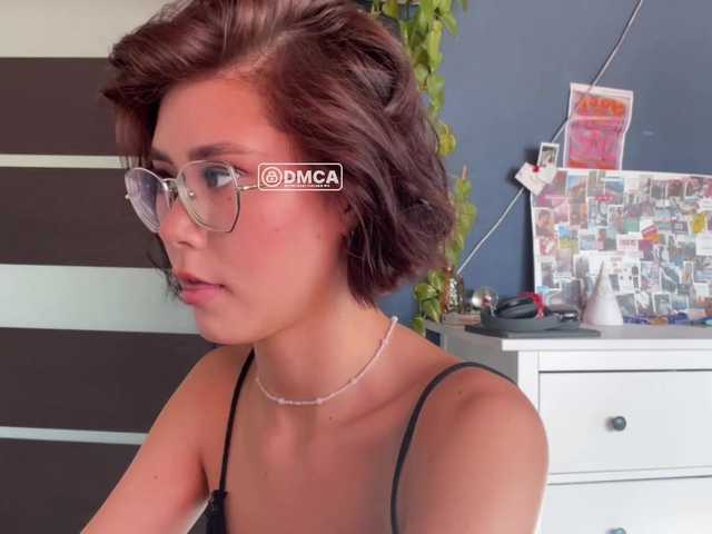 Mikiora live cam on BongaCams