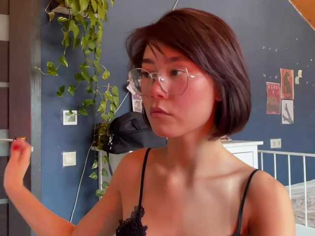 Mikiora live cam on BongaCams