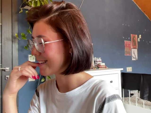 Mikiora live cam on BongaCams