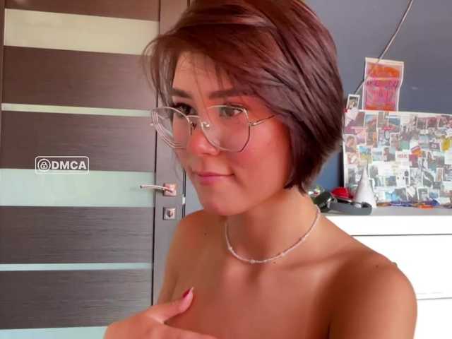 Mikiora live cam on BongaCams