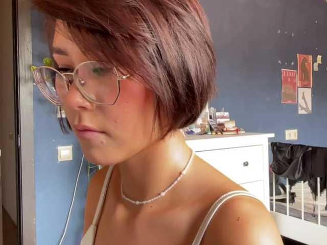 Mikiora live cam on BongaCams
