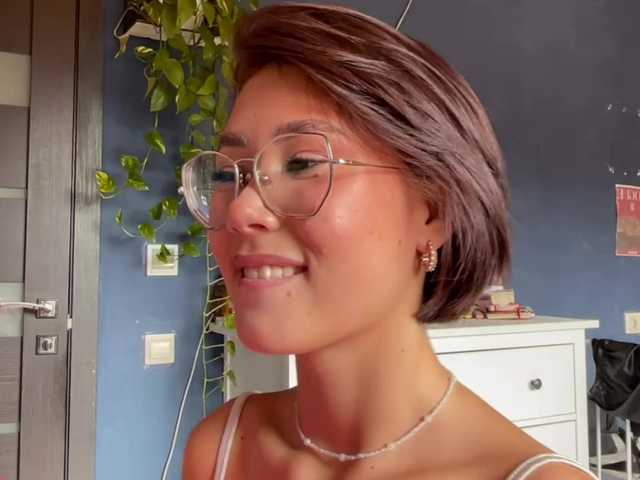 Mikiora live cam on BongaCams