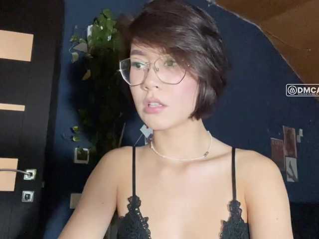 Mikiora live cam on BongaCams