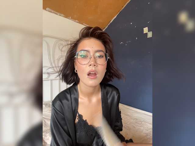 Mikiora live cam on BongaCams