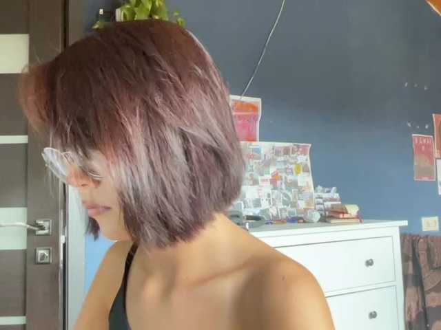 Mikiora live cam on BongaCams