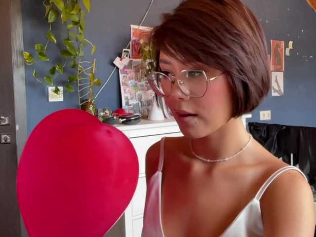 Mikiora live cam on BongaCams