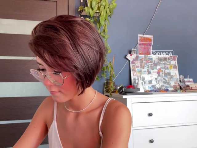 Mikiora live cam on BongaCams