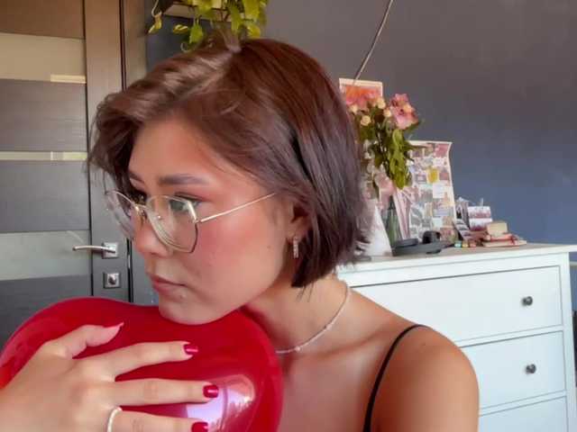 Mikiora live cam on BongaCams