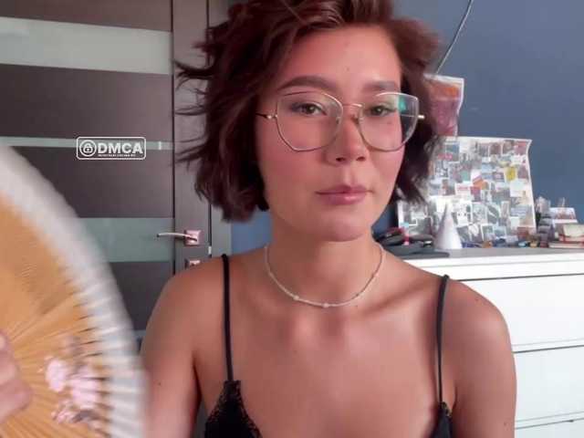 Mikiora live cam on BongaCams