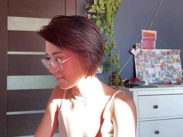 Mikiora live cam on BongaCams