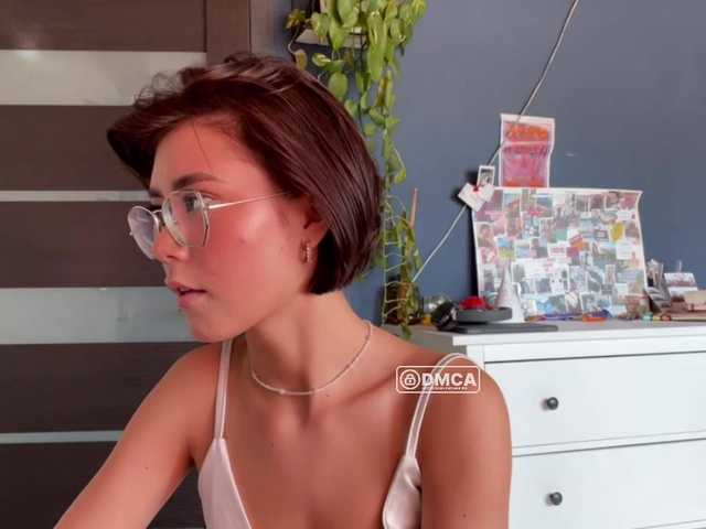 Mikiora live cam on BongaCams