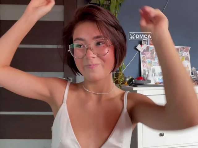 Mikiora live cam on BongaCams