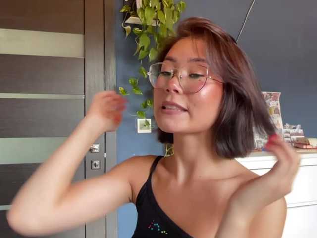 Mikiora live cam on BongaCams