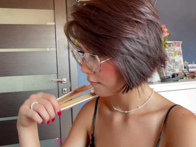 Mikiora live cam on BongaCams
