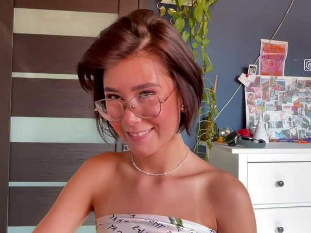 Mikiora live cam on BongaCams