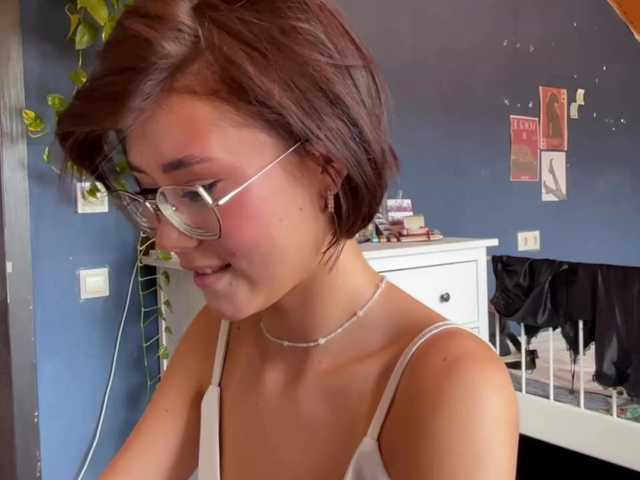Mikiora live cam on BongaCams