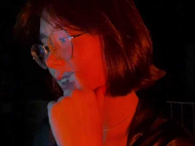 Mikiora live cam on BongaCams
