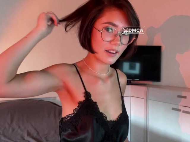 Mikiora live cam on BongaCams