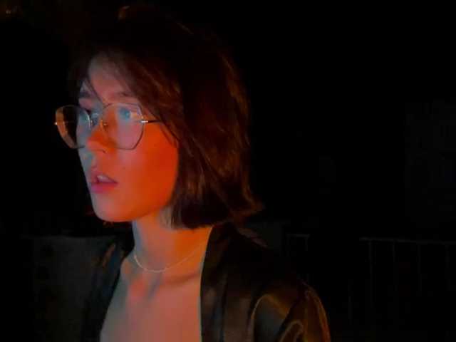 Mikiora live cam on BongaCams