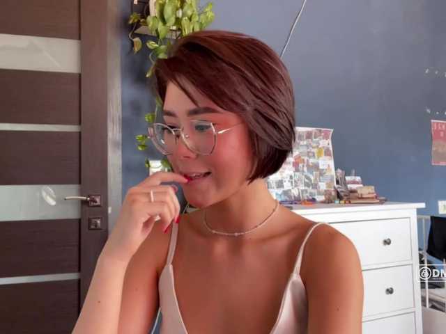 Mikiora live cam on BongaCams