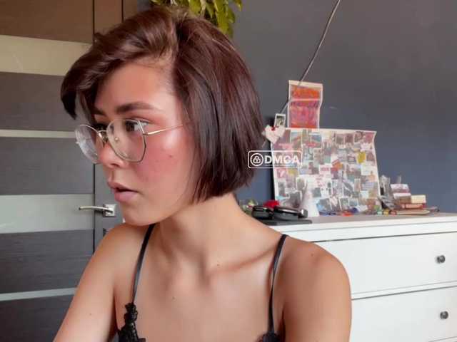 Mikiora live cam on BongaCams