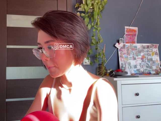 Mikiora live cam on BongaCams
