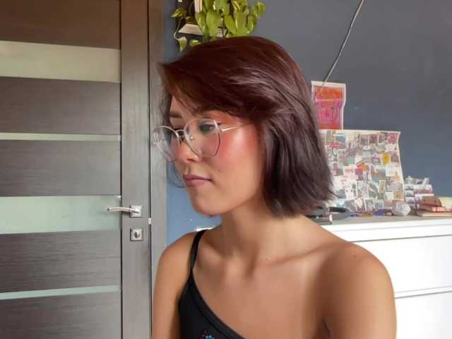 Mikiora live cam on BongaCams