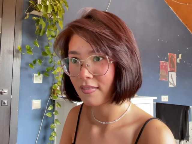 Mikiora live cam on BongaCams
