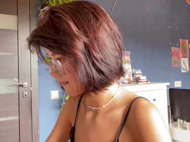 Mikiora live cam on BongaCams