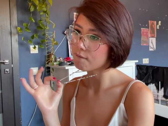 Mikiora live cam on BongaCams
