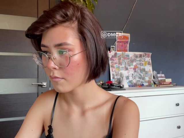 Mikiora live cam on BongaCams