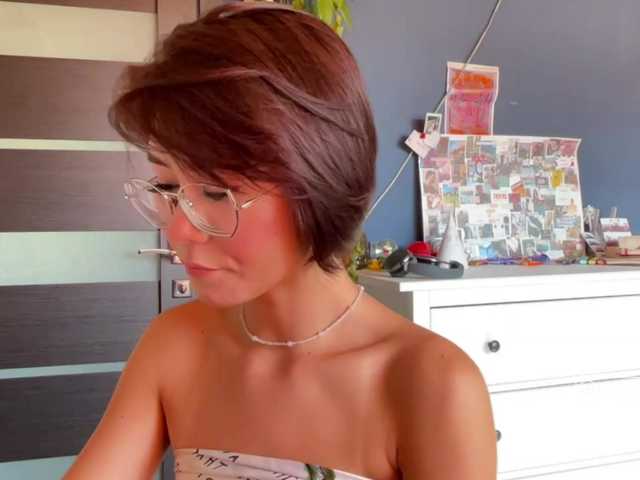 Mikiora live cam on BongaCams