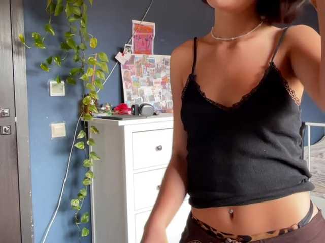 Mikiora live cam on BongaCams