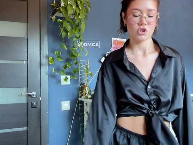 Mikiora live cam on BongaCams