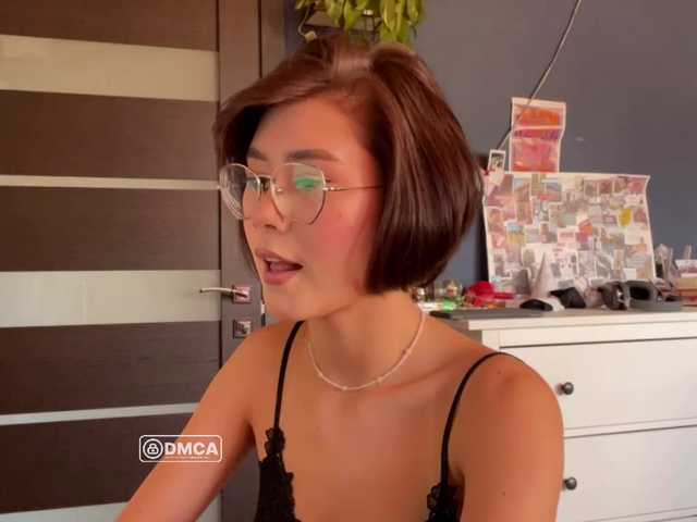 Mikiora live cam on BongaCams