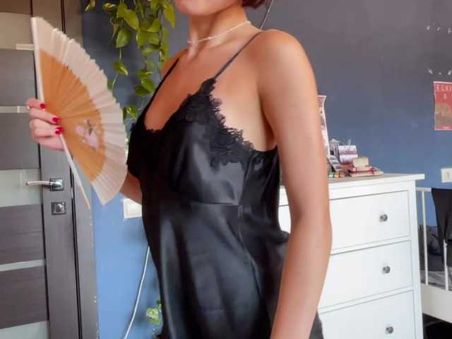 Mikiora live cam on BongaCams