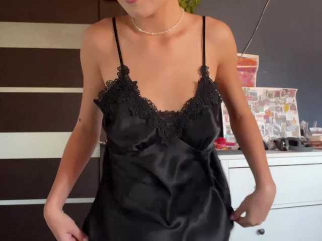 Mikiora live cam on BongaCams