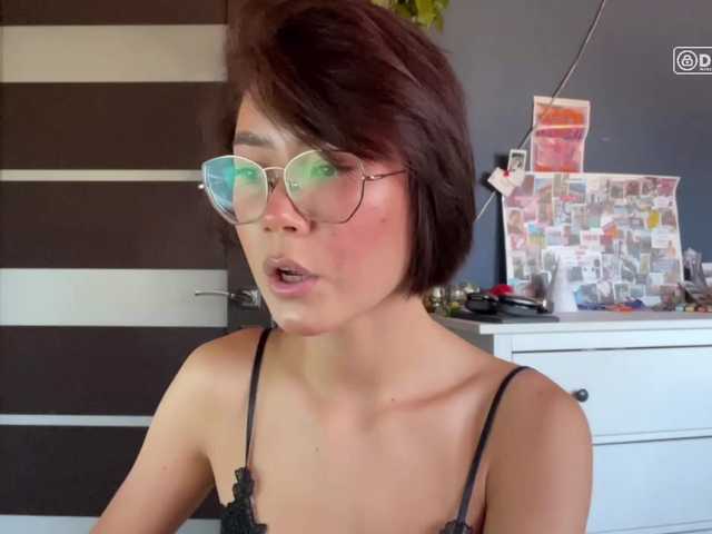 Mikiora live cam on BongaCams