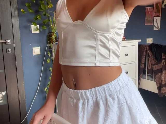Mikiora live cam on BongaCams